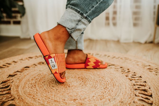 Women kente pink hand woven slid. Side view