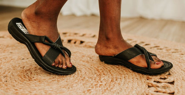 women obapapa black leather sandal top and side view