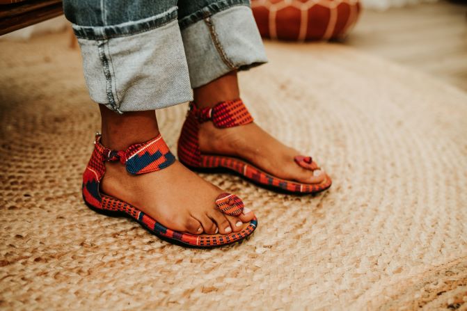 purple women sandal with toe side view