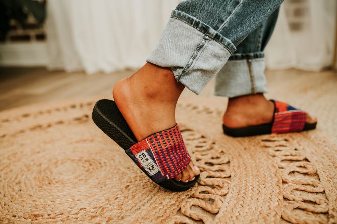 Women kente purple hand woven slid. Side view